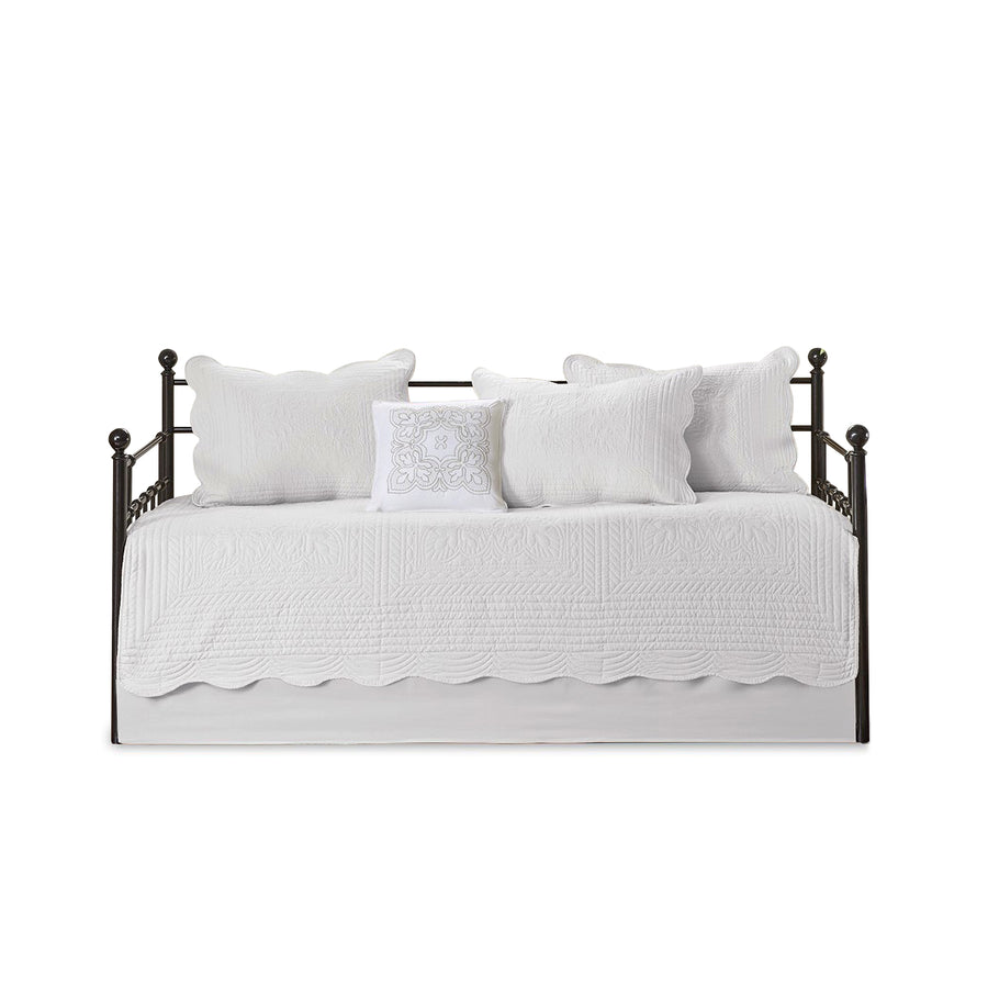 white-daybed